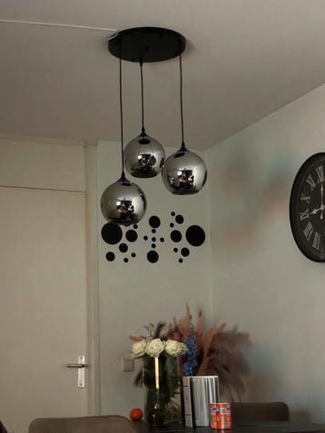 Moderne hanglamp met 3 glazen bollen beschikbaar voor biedingen