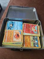 Pokémon Kaarten Verzameling in Tin Box meer dan 600 kaarten, Ophalen of Verzenden, Gebruikt, Meerdere kaarten