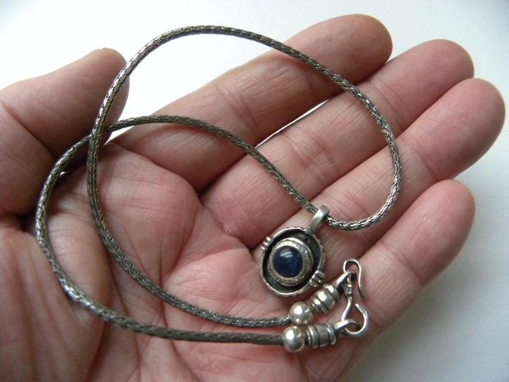 Design collier ketting met saffier hanger - 925 zilver, Sieraden, Tassen en Uiterlijk, Kettingen, Nieuw, Zilver, Zilver, Met edelsteen