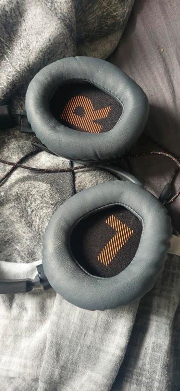 JBL gaming headset  beschikbaar voor biedingen