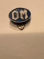 Mooi Officine Meccaniche badge. Italiaans automotive., Ophalen of Verzenden, Gebruikt, Gebruiksvoorwerp