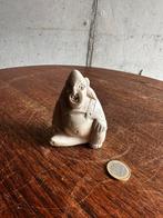 Handgesneden stenen beeldje – folk art figuur, Verzamelen, Beelden en Beeldjes, Ophalen of Verzenden, Zo goed als nieuw