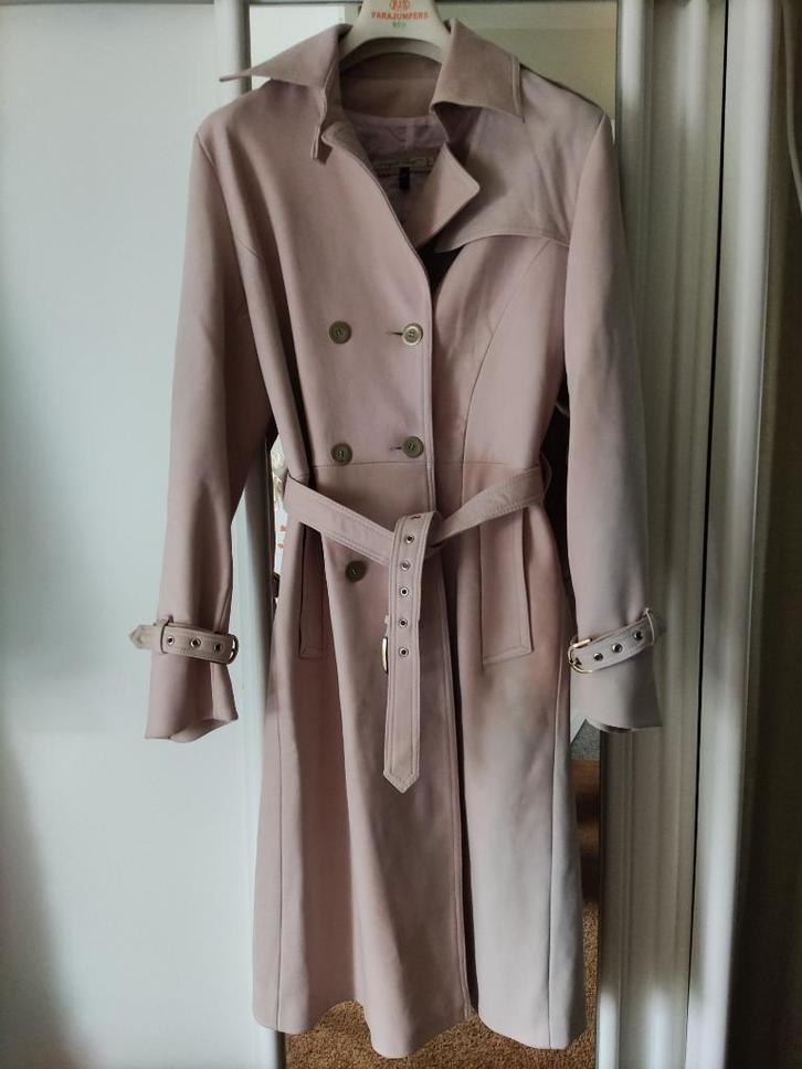 Zachtroze LAMSLEREN jas AUGUSTE PRESENT PARIS – valt als 40, Kleding | Dames, Jassen | Winter, Zo goed als nieuw, Maat 38/40 (M)