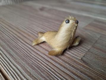 Antiek Vintage Mini Zeehond Souvenier Beeldje van echt bont