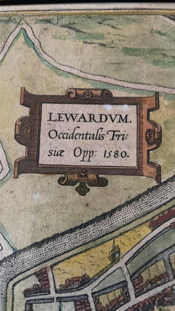 Gravure Leeuwarden 1580 ingelijst, Antiek en Kunst, Kunst | Etsen en Gravures, Ophalen of Verzenden
