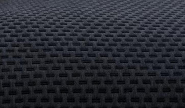 Kvadrat Febrik Dash; grijs+zwart 3D meubelstof; 13 meter, Hobby en Vrije tijd, Stoffen en Lappen, Nieuw, Wol, 120 cm of meer, 200 cm of meer