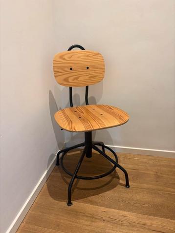 Vintage Style Industrial School Chair beschikbaar voor biedingen