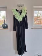 Zwarte jurk met mintgroene boa, Ophalen of Verzenden, Zo goed als nieuw, Carnaval