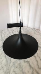 Zwarte heksenhoed lamp, Huis en Inrichting, Lampen | Hanglampen, Minder dan 50 cm, Danish design ‘60, Gebruikt, Metaal