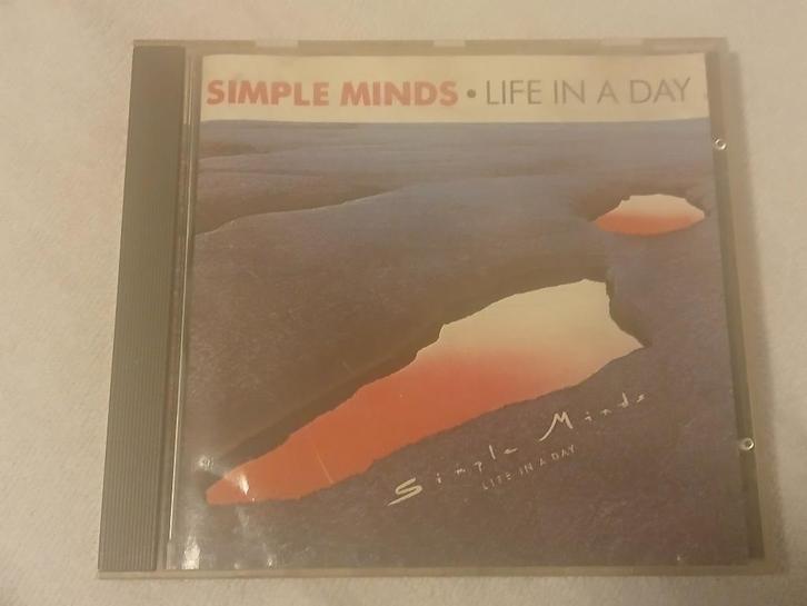 cd's SIMPLE MINDS - Life in a Day & Good news from the next, Cd's en Dvd's, Cd's | Rock, Zo goed als nieuw, Poprock, Ophalen of Verzenden
