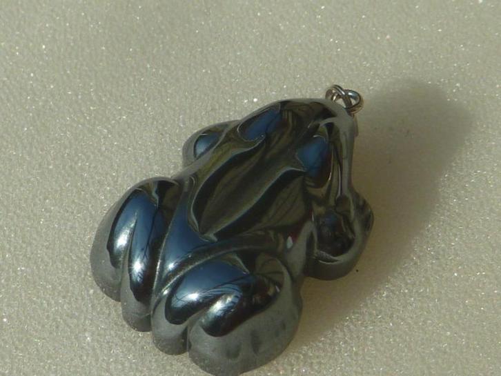 Hanger Kikker van hematiet, Sieraden, Tassen en Uiterlijk, Edelstenen, Nieuw, Ophalen of Verzenden