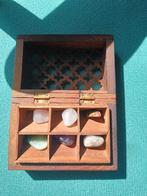 Prachtig vintage houten doosje met edelstenen, Verzamelen, Ophalen, Mineraal