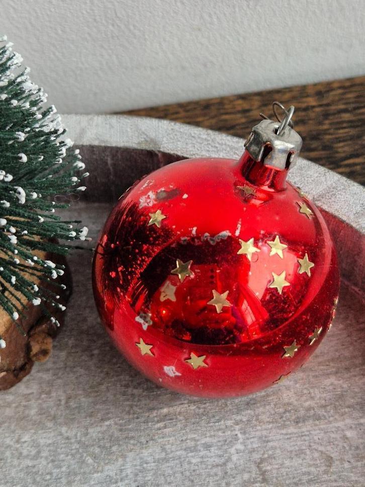 Vintage kerstbal rood met sterretjes 504, Diversen, Kerst, Gebruikt, Ophalen of Verzenden