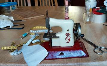 Naaimachine speelgoed jaren 40 Little Betty England  beschikbaar voor biedingen