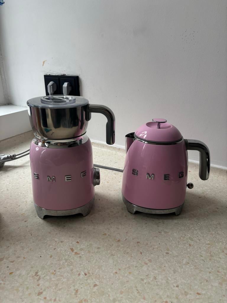 Smeg Waterkoker & Melkopschuimer - Roze, Witgoed en Apparatuur, Waterkokers, Gebruikt, Minder dan 1 liter, Rvs, Ophalen