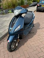 Piaggio New Fly scooter, Fietsen en Brommers, Scooters | Piaggio, Ophalen, Maximaal 45 km/u, Zo goed als nieuw, Fly