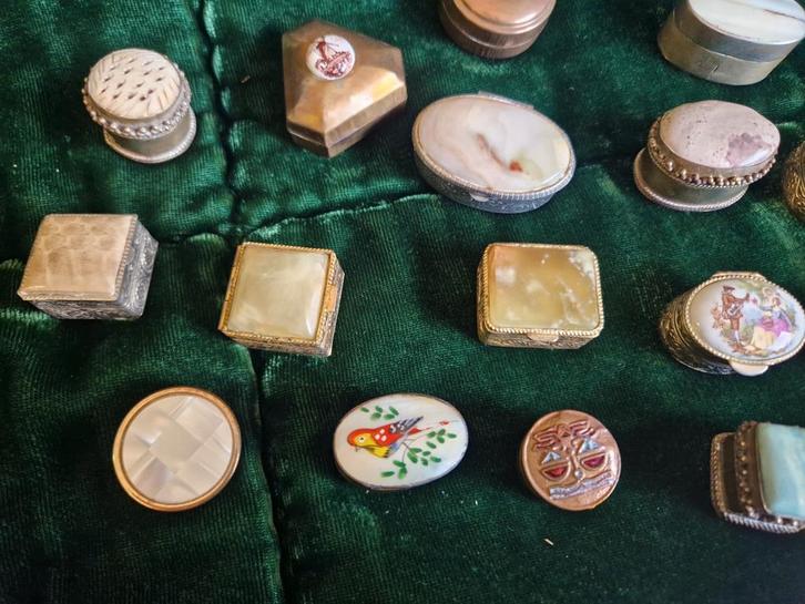 Oude pillendoosjes 16 stuks, Antiek en Kunst, Antiek | Overige Antiek, Ophalen of Verzenden