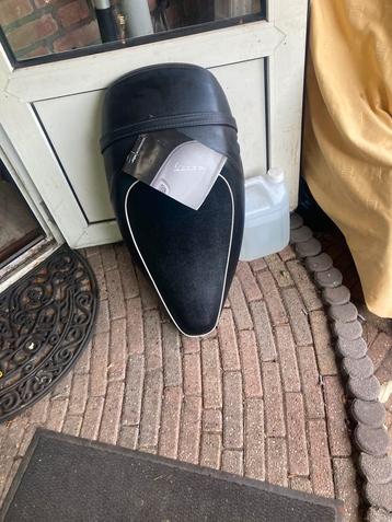 Vespa s zadelin + Vespa uitlaat zeer goeden* staat beschikbaar voor biedingen