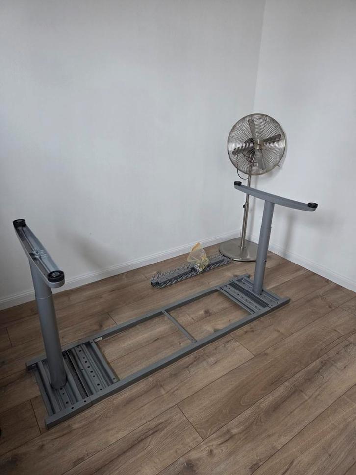 IKEA Galant bureau onderstel incl. Kabelgoot, Huis en Inrichting, Bureaus, Gebruikt, Bureau, Ophalen