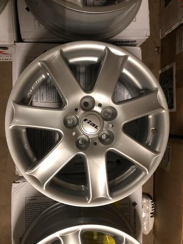 Lichtmetalen velgen nieuw Suzuki 5-gaats beschikbaar voor biedingen