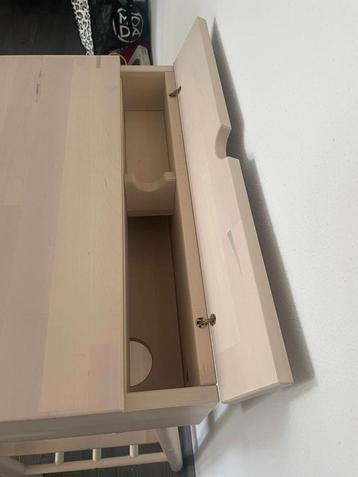 Sta bureau met leren stoel Ikea z.g.a.n. afm. : 105x43x52