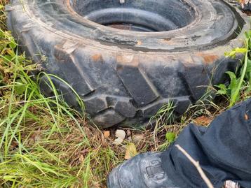 315/80 r 22.5 met velg 10 gaats kraan traction 20 40 beschikbaar voor biedingen