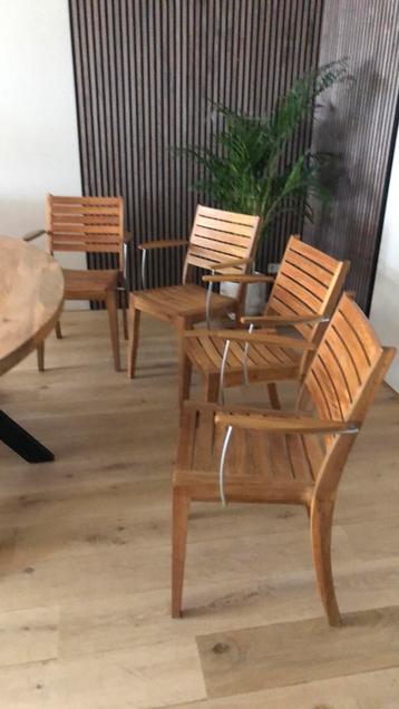 Hard houten stoelen (tuin / veranda / eetkamer) 4st beschikbaar voor biedingen