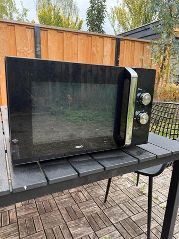 Zwarte vrijstaande magnetron van Primo, nog super netjes beschikbaar voor biedingen