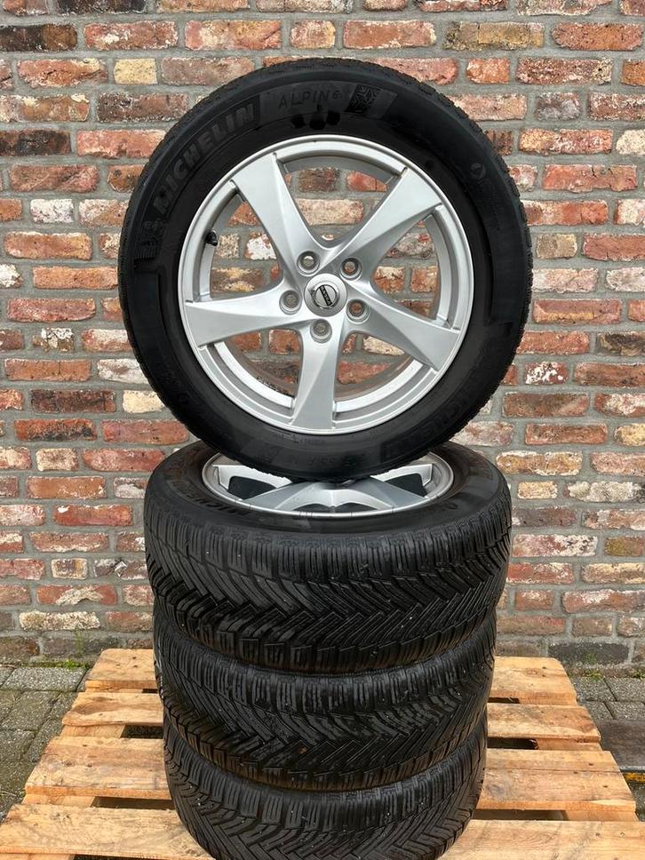 Orginele Volvo V70 velgen met winterbanden, Auto-onderdelen, Banden en Velgen, Banden en Velgen, Winterbanden, 16 inch, 215 mm