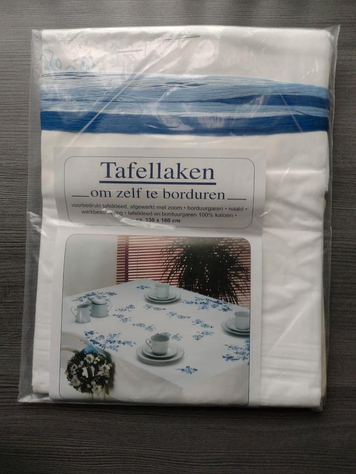 Borduurpakket Tafelkleed - Nieuw in verpakking!, Hobby en Vrije tijd, Borduren en Borduurmachines, Nieuw, Borduurpakket, Handborduren