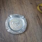 Asbak met paarden, Ophalen