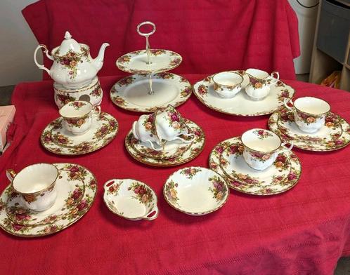 Complete servies voor 6 persoon . Royal Albert. Old Country, Antiek en Kunst, Antiek | Servies compleet, Ophalen of Verzenden