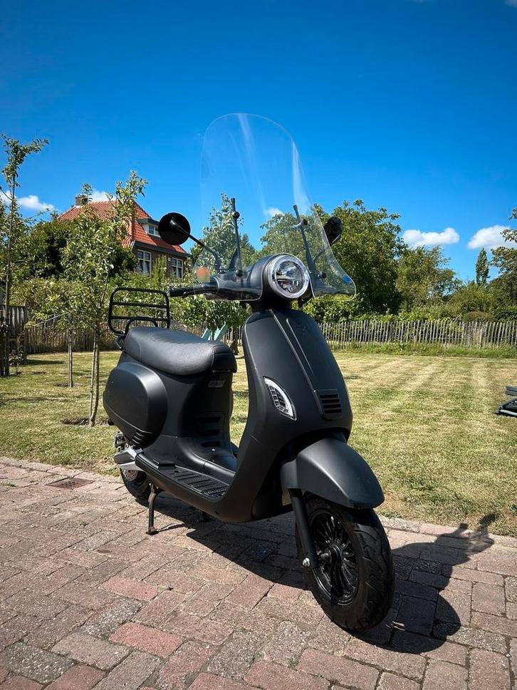 IVA LUX scooter, Fietsen en Brommers, Scooters | Overige merken, Zo goed als nieuw, Maximaal 25 km/u, Elektrisch, Ophalen