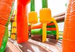 Springkussen Dino World te huur omgeving Apeldoorn, Hobby en Vrije tijd, Feestartikelen | Verhuur, Ophalen, Nieuw, Verjaardag