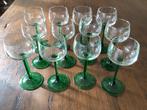 Retro Franse wijnglazen op hoge groene voet, Verzamelen, Glas en Borrelglaasjes, Ophalen of Verzenden, Zo goed als nieuw, Overige typen