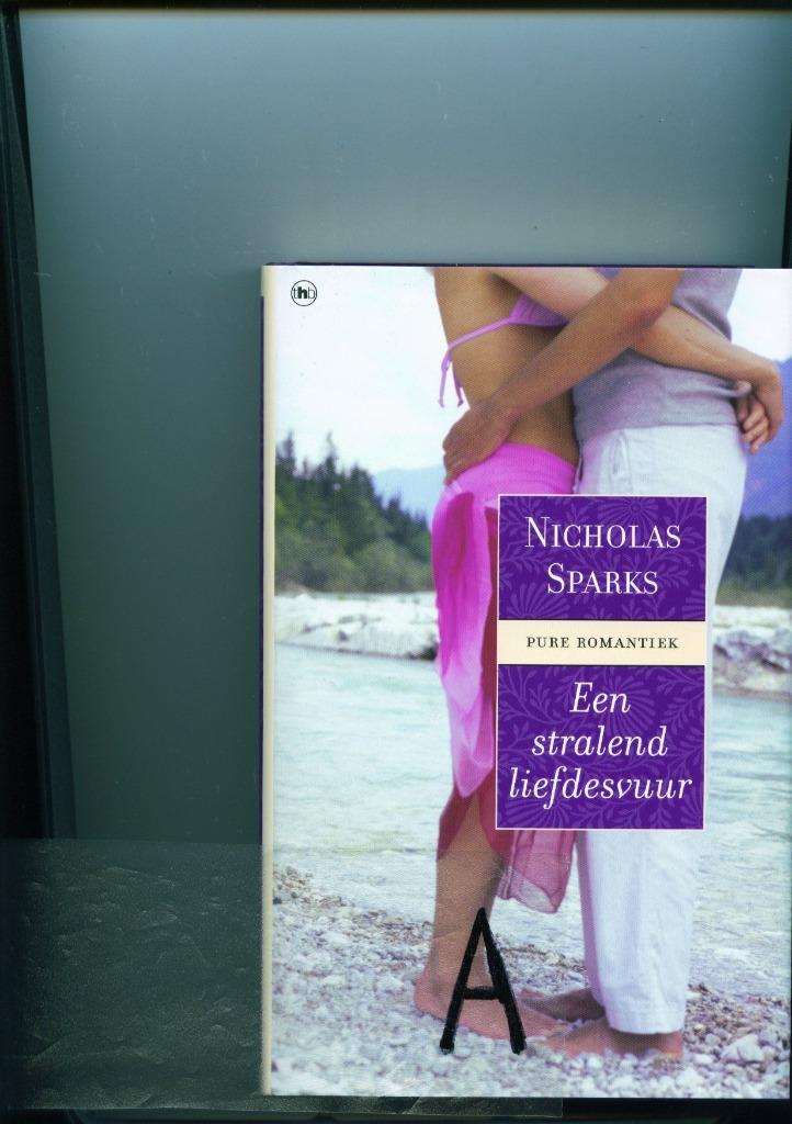 Nicholas Sparks- Een Stralend liefdesvuur - HC-2 x-1x nieuw, Boeken, Romans, Nieuw, Verzenden