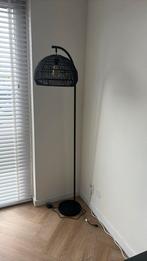 Staande lamp zwart Segin, Huis en Inrichting, Lampen | Vloerlampen, Ophalen of Verzenden, Zo goed als nieuw, 150 tot 200 cm
