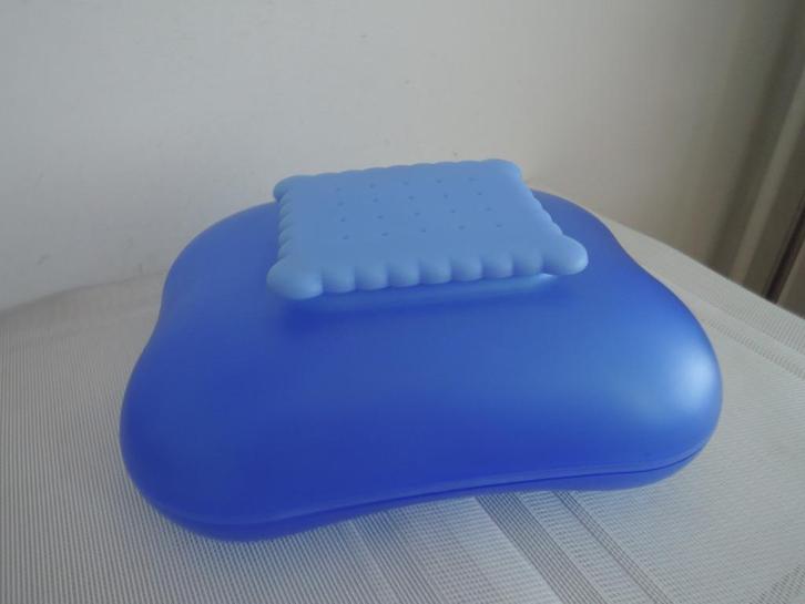 Blauwe Alessi koektrommel "Mary Biscuit", Antiek en Kunst, Kunst | Designobjecten, Ophalen of Verzenden