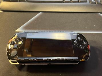 PSP 1004 als nieuw met CFW en 8GB stick. beschikbaar voor biedingen