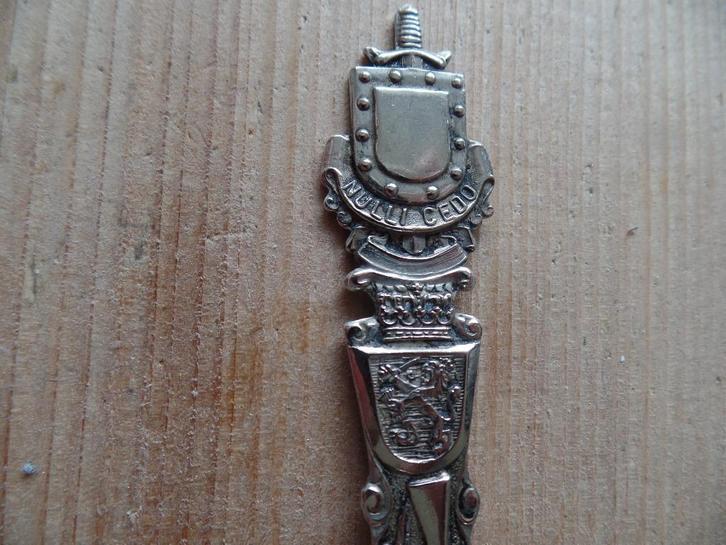 Nulli Cedo suikerschepje Infanterie embleem, Verzamelen, Militaria | Algemeen, Landmacht, Embleem of Badge, Nederland, Ophalen of Verzenden