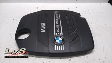 Afdekplaat motor van een BMW 1-Serie
