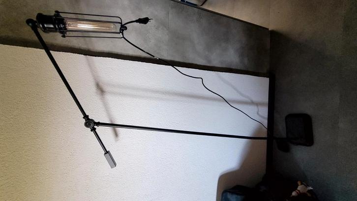 Mooie industriële lamp, Huis en Inrichting, Lampen | Vloerlampen, Zo goed als nieuw, Ophalen