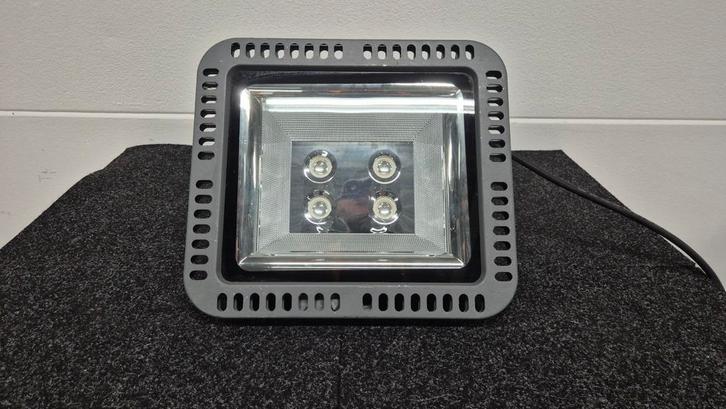 Krachtige bouwlamp 200W LED - Groen Licht, Doe-het-zelf en Verbouw, Bouwverlichting, Zo goed als nieuw, Lamp met armatuur, 200 tot 500 watt