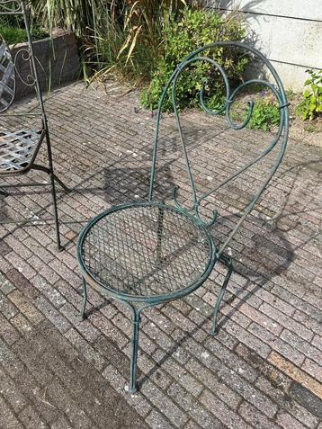 ijzeren tuinstoeltje beschikbaar voor biedingen