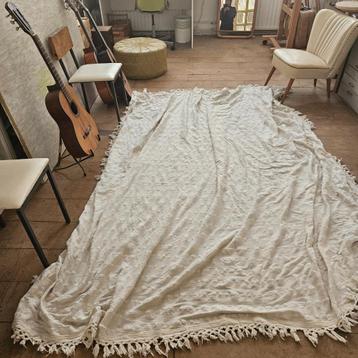 Mooie handgeweven grand foulard beschikbaar voor biedingen