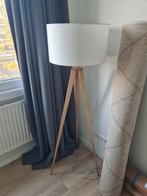 Mooie staande lamp, houten tripod, Ophalen, Zo goed als nieuw, 150 tot 200 cm