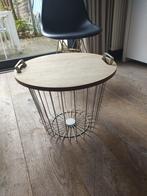 Bijzettafeltje, Huis en Inrichting, Tafels | Bijzettafels, 45 tot 60 cm, Minder dan 55 cm, Gebruikt, Modern. metalen voet.