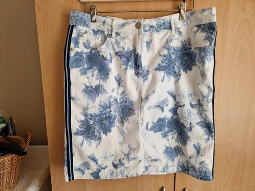 Nickjean Rok - Maat 44 - Bloemenprint, Kleding | Dames, Rokken, Zo goed als nieuw, Maat 42/44 (L), Wit, Knielengte, Ophalen of Verzenden