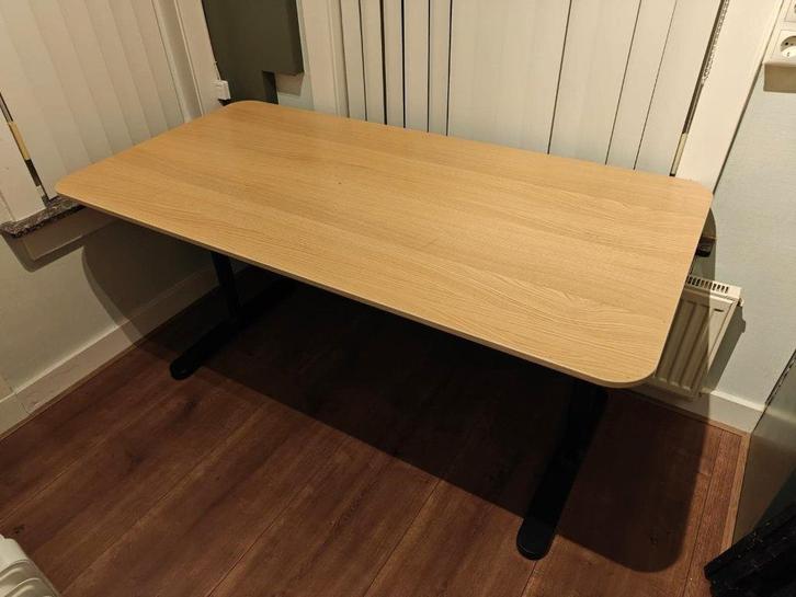 Bureau - IKEA BEKANT, Huis en Inrichting, Bureaus, Gebruikt, Bureau, In hoogte verstelbaar, Ophalen
