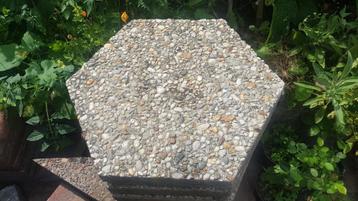 16 hexagon grindtegels + 8 driehoek tegels beschikbaar voor biedingen